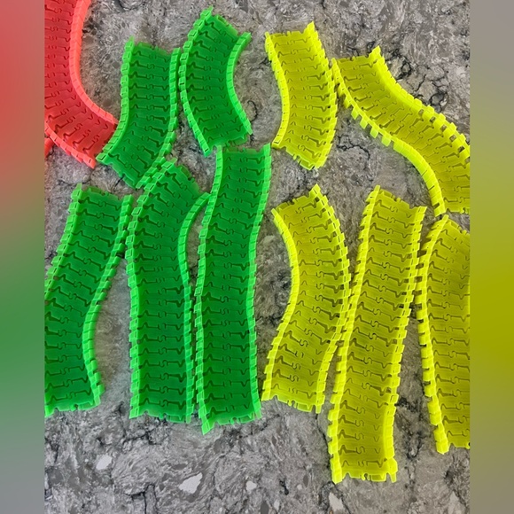 Magic tracks lot - variety of colors - Picture 3 of 4